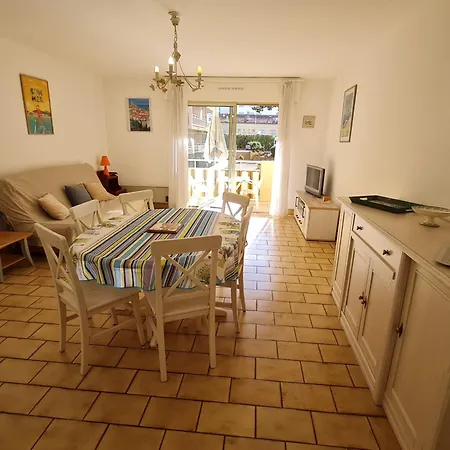 2 Pieces Climatise, Piscine, Centre-ville, Parking Prive, Animal Accepte, - Fr-1-780-18 Apartment *