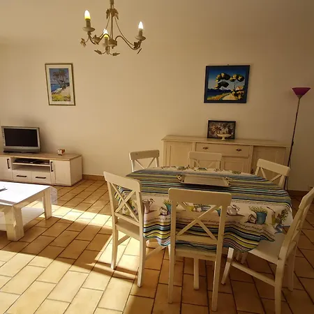 2 Pieces Climatise, Piscine, Centre-ville, Parking Prive, Animal Accepte, - Fr-1-780-18 Apartment *