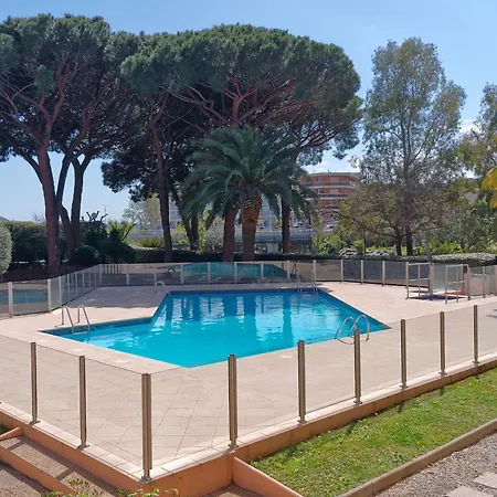 2 Pieces Climatise, Piscine, Centre-ville, Parking Prive, Animal Accepte, - Fr-1-780-18